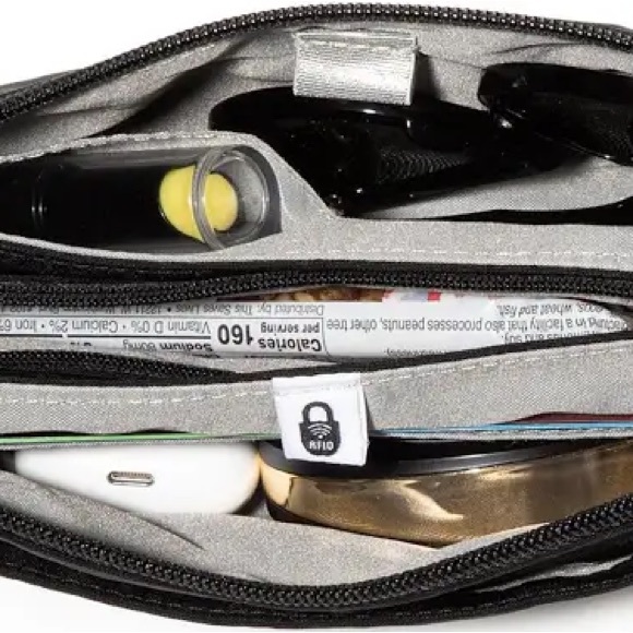 Baggallini Black Crossbody Bag - Picture 3 of 4